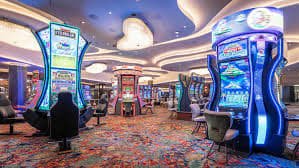 Người chơi trải nghiệm game slot online trên điện thoại tại 79king78 Việt Nam